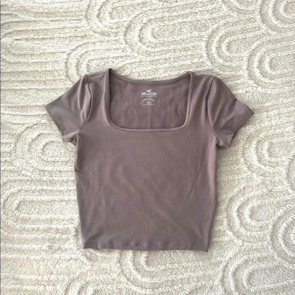 Hollister t shirt